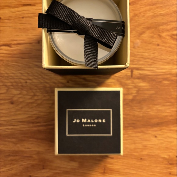 Jo Malone London English Pear & Freesia Scented Candle ~Travel size - Picture 5 of 9
